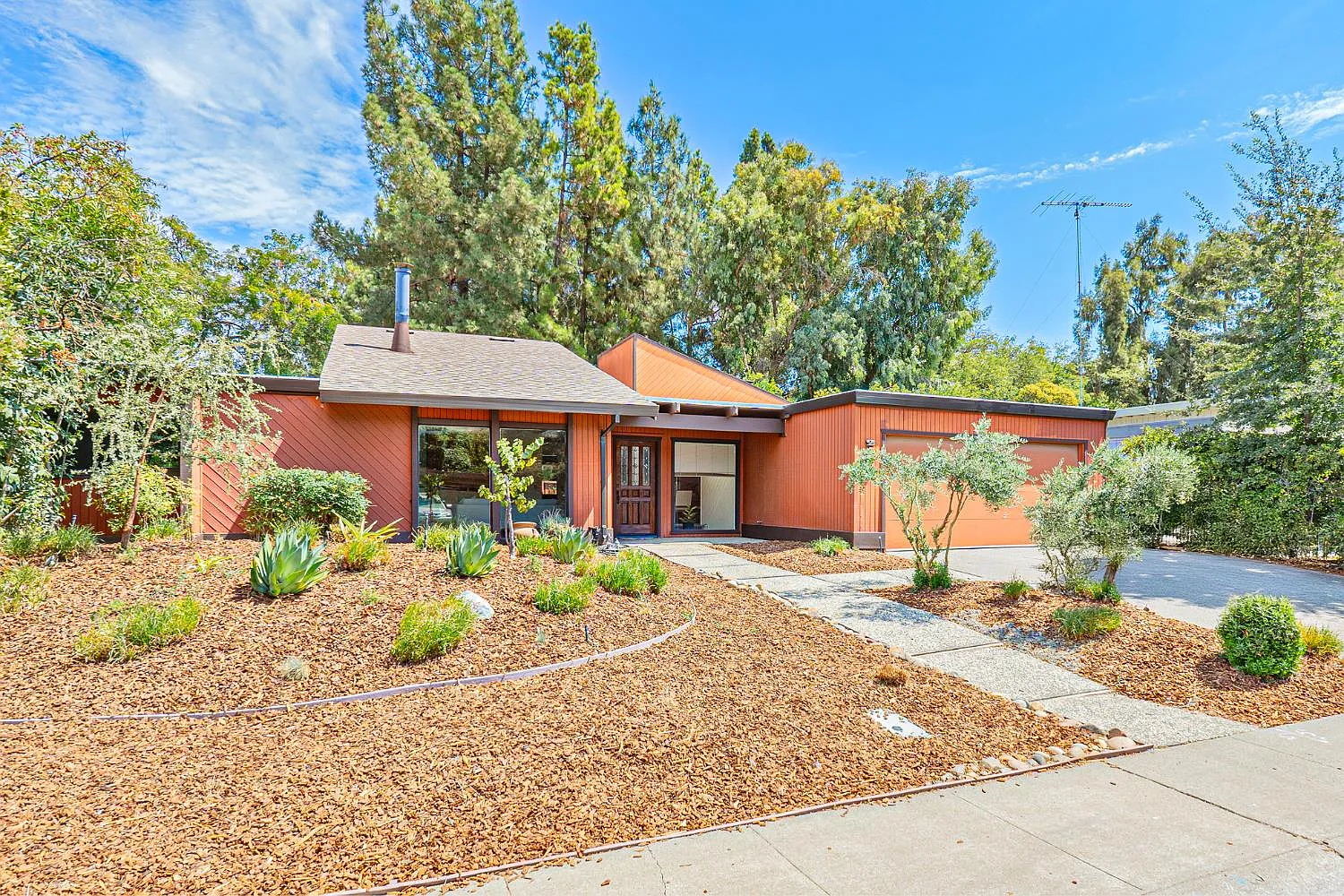 2414 Madrid Ct photo 1