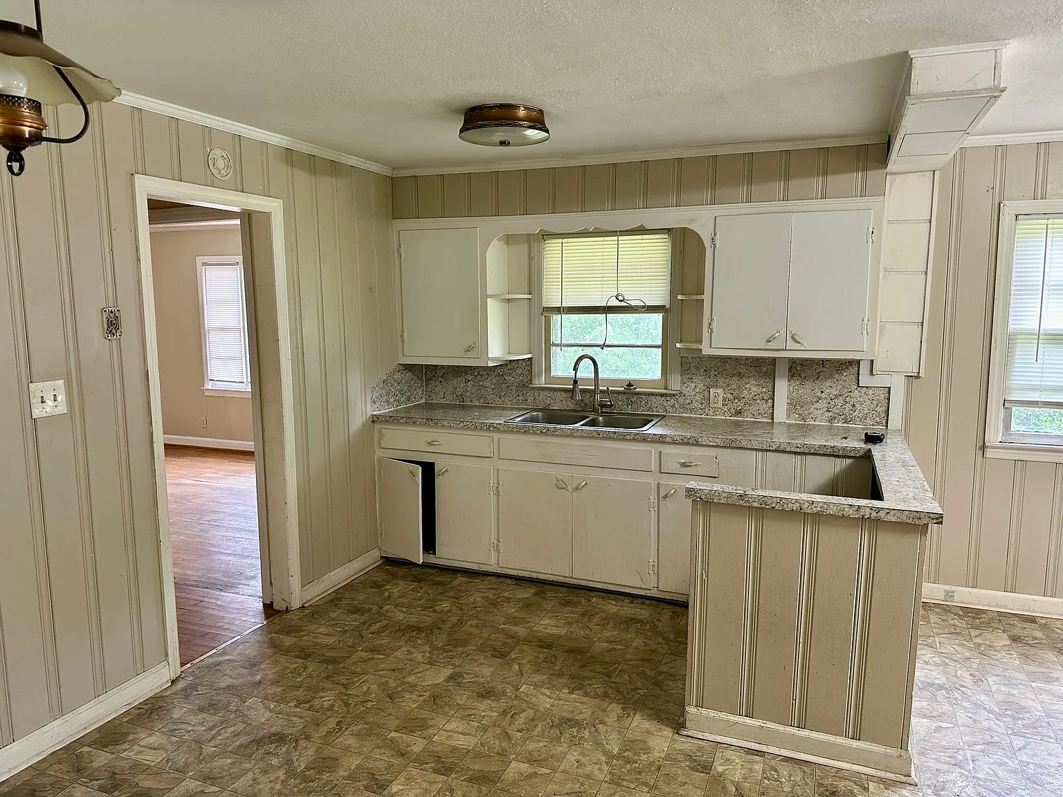 3 bed, 1.5 bath, 1200 sqft, $1,000 — Photo 4