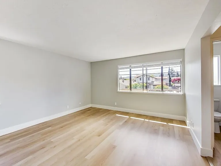 1709 Valota Rd — Photo 4
