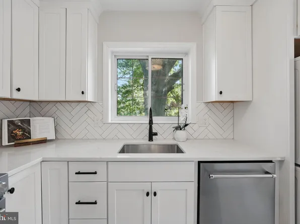 3438 Martha Custis Dr, Alexandria, VA 22302