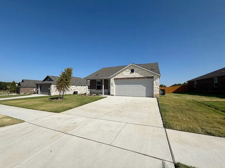 401 McNelly Ln — Photo 3