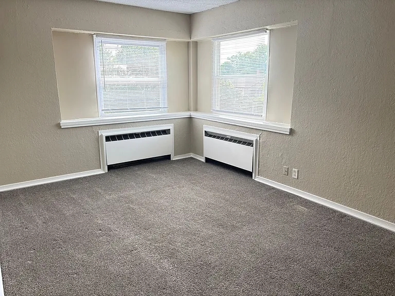 Hoagland Apartments — Photo 22
