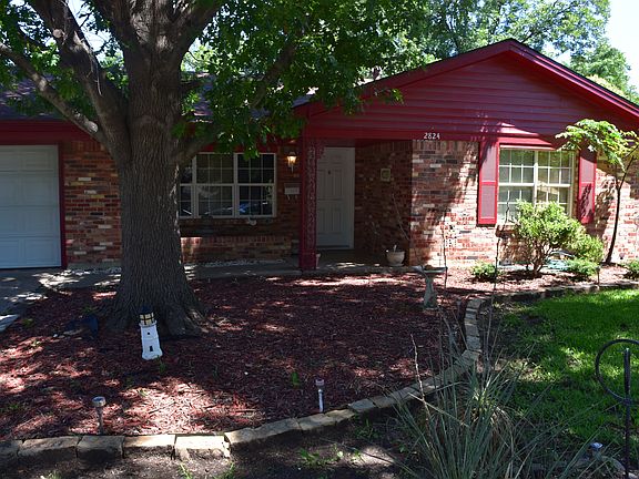 2nd image of 2824 Southgate Dr