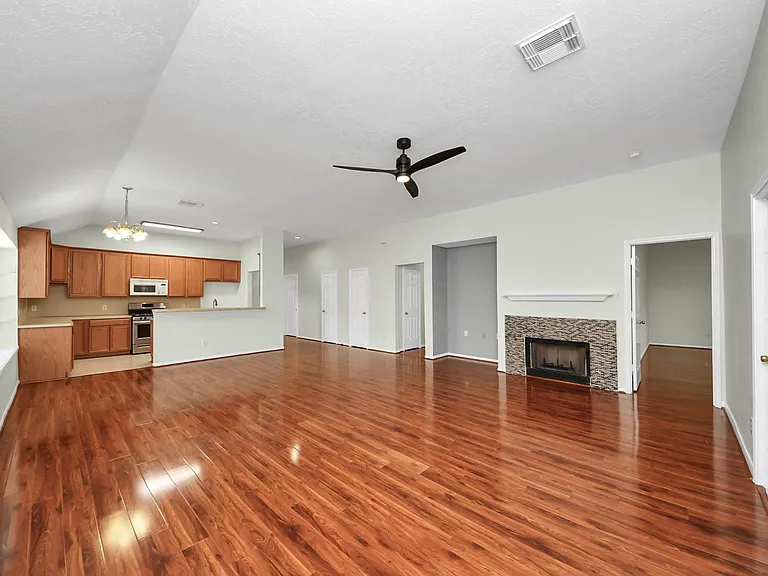 1103 Lake Shore Dr — Photo 9