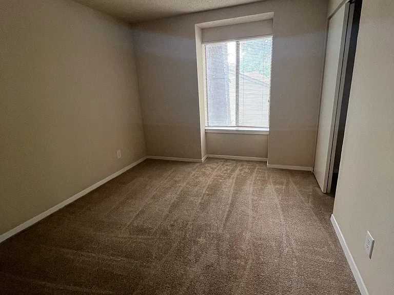 735 Seasons Pkwy — Photo 12