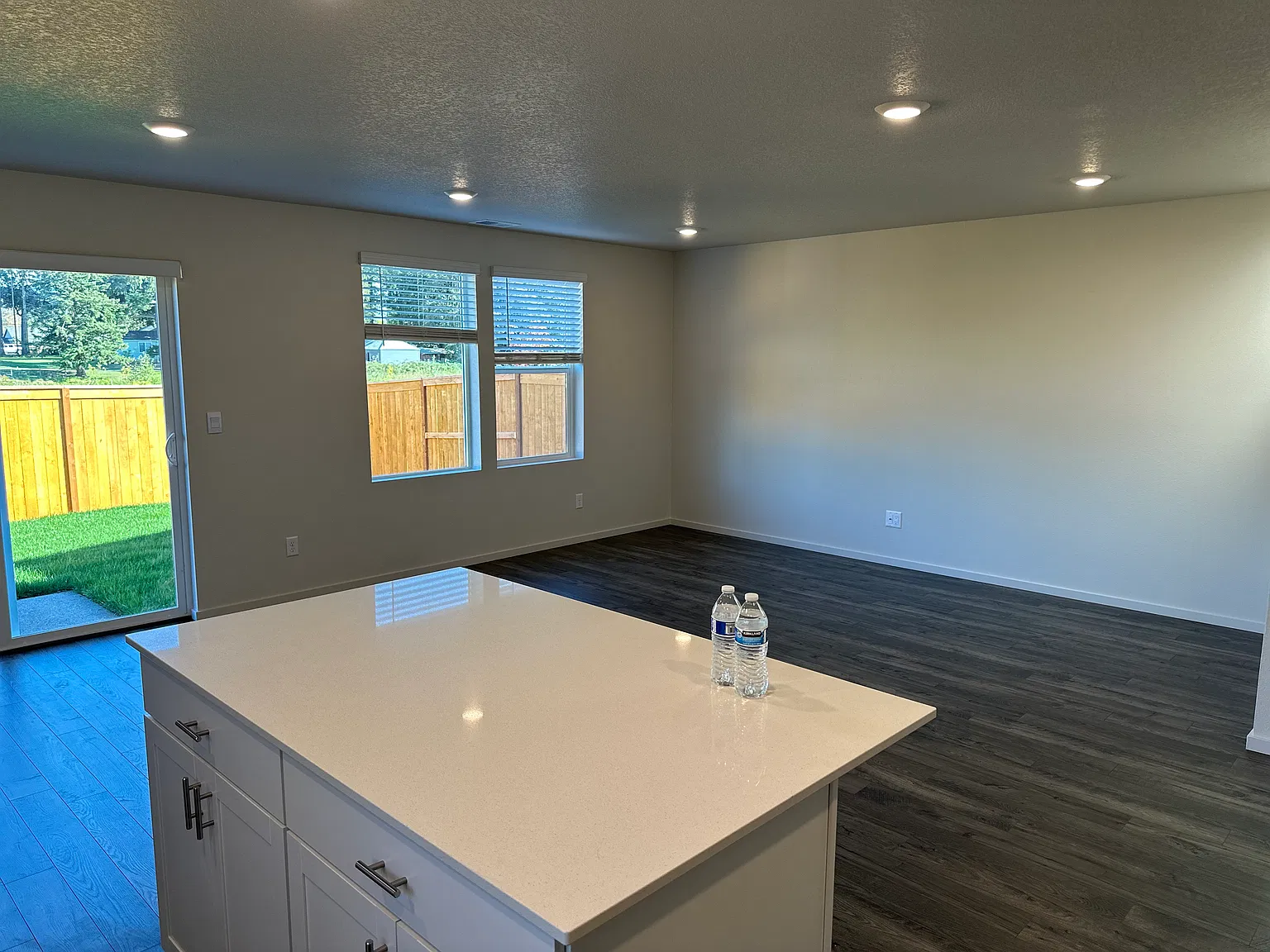 4 bed, 2.5 bath, 1880 sqft, $2,800 — Photo 3