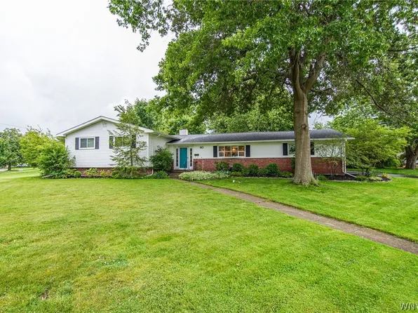 80 Browning Dr, Hamburg, NY 14075