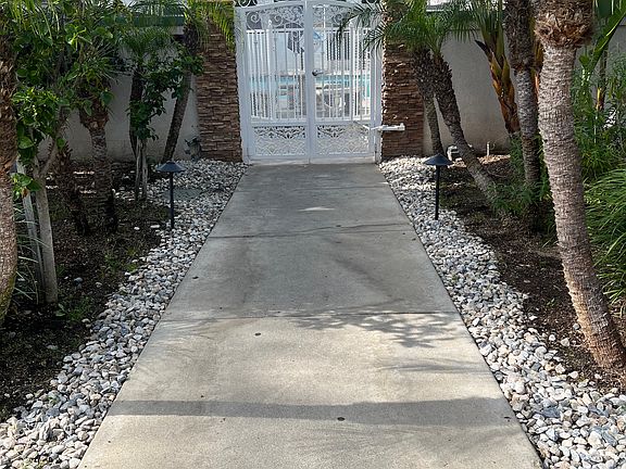 3rd image of 733 Spruce Ave