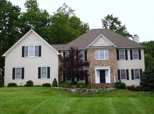 2 Pin Oak Ct, Flemington, NJ 08822