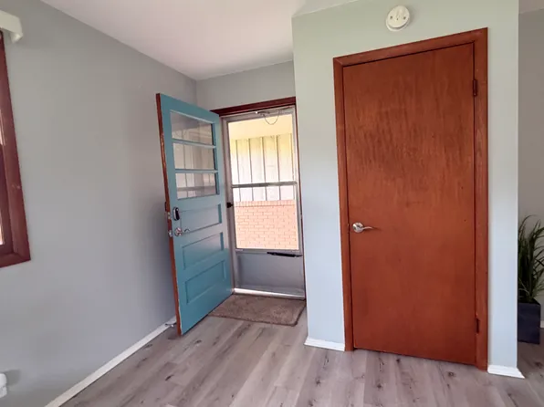 2190-2192 Frank Ct, Stevensville, MI 49127