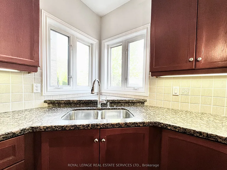 3306 Fox Run Cir — Photo 15