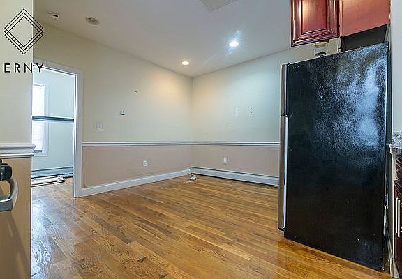 2nd image of 1926 Pacific St #1C
