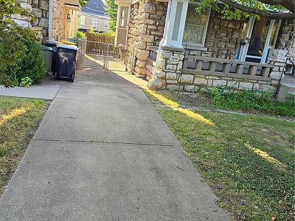 5th image of 2620 Charlotte St