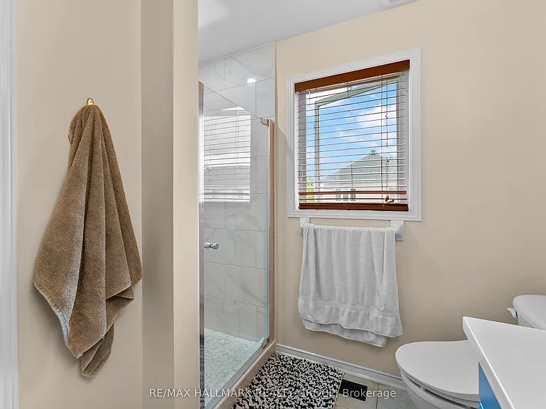2250 Silverado Cres — Photo 14