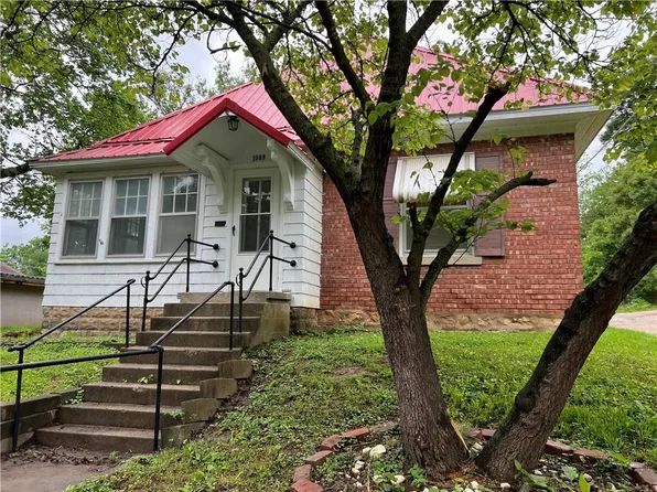 1009 Ash St, Atchison, KS 66002