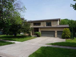 1408 Comanche Dr, Bolingbrook, IL 60490