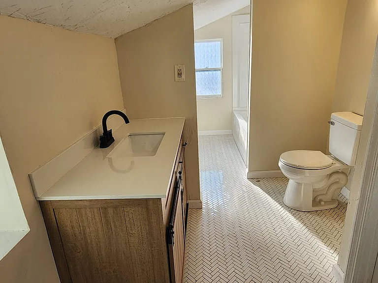 82-84 Sea St #82-84 — Photo 2