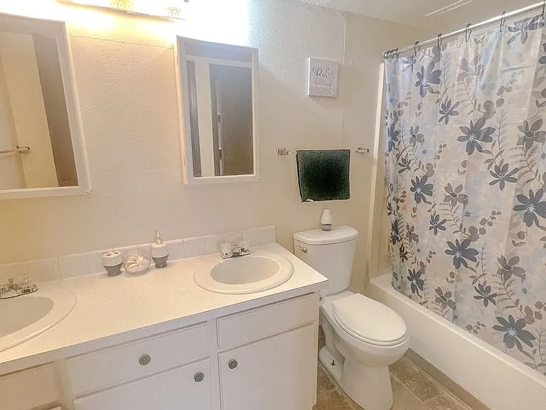 Casady Apartments — Photo 8