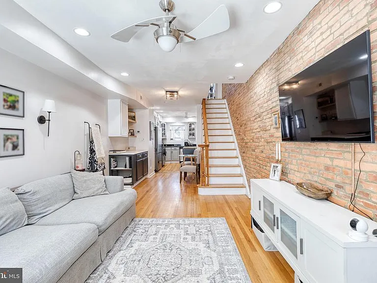 724 S Curley St — Photo 3