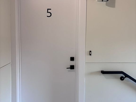 4th image of 1460 SE 51st Ave #5