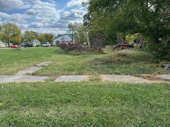 1004 Buchanan St, Moberly, MO 65270