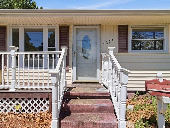 5th image of 1228 Oak Park Ave