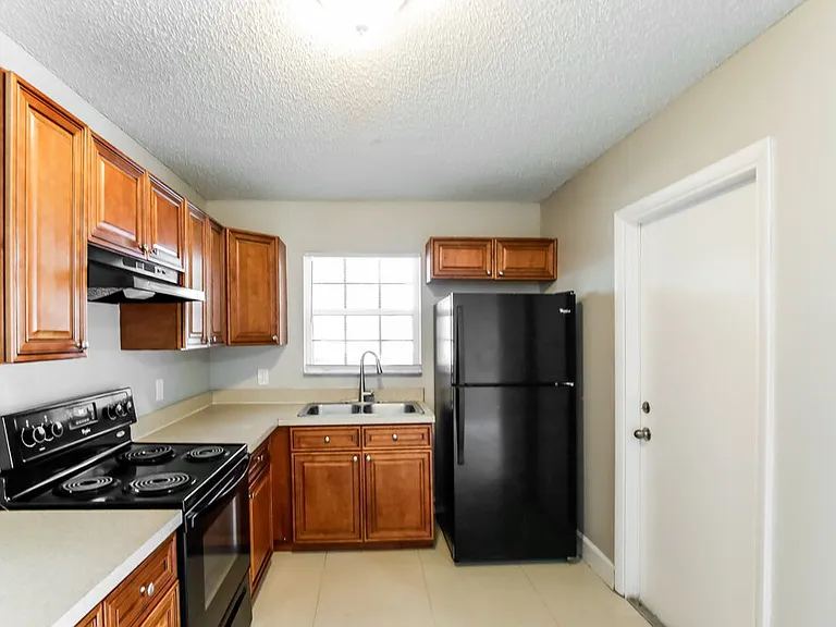 1558 NW 7th Ln — Photo 5