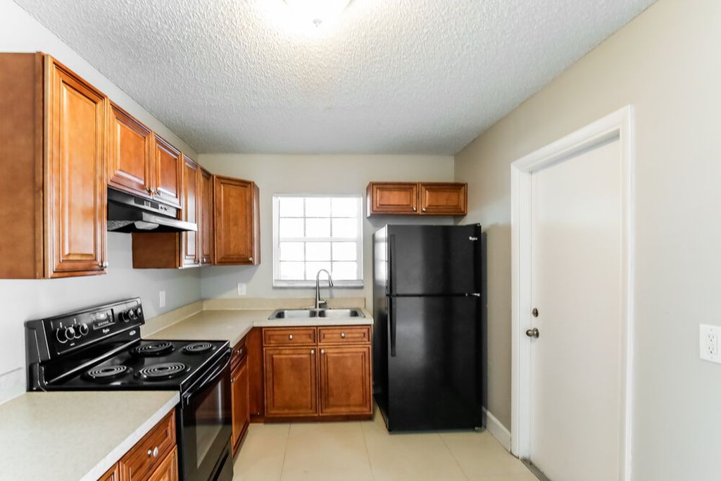 1558 NW 7th Ln, photo 5