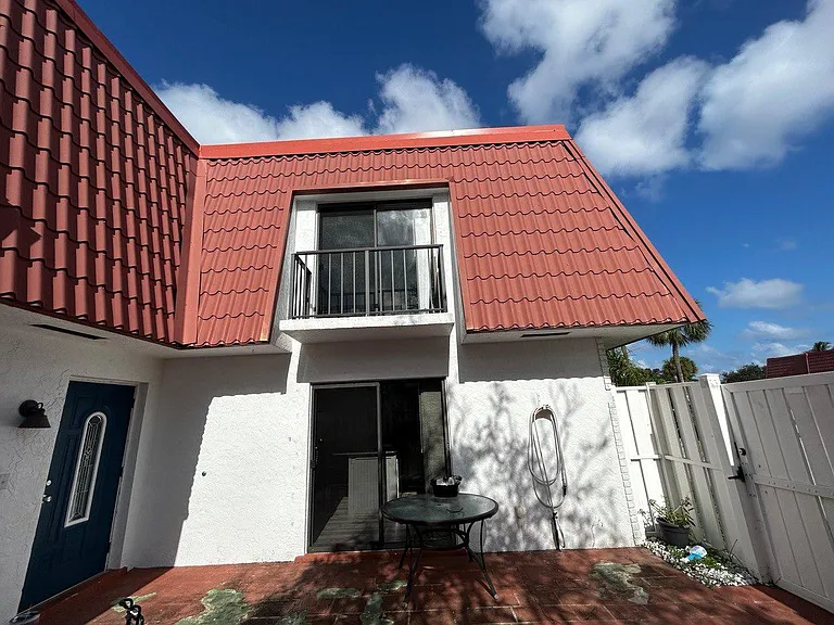 1426 Oxford Ln — Photo 25