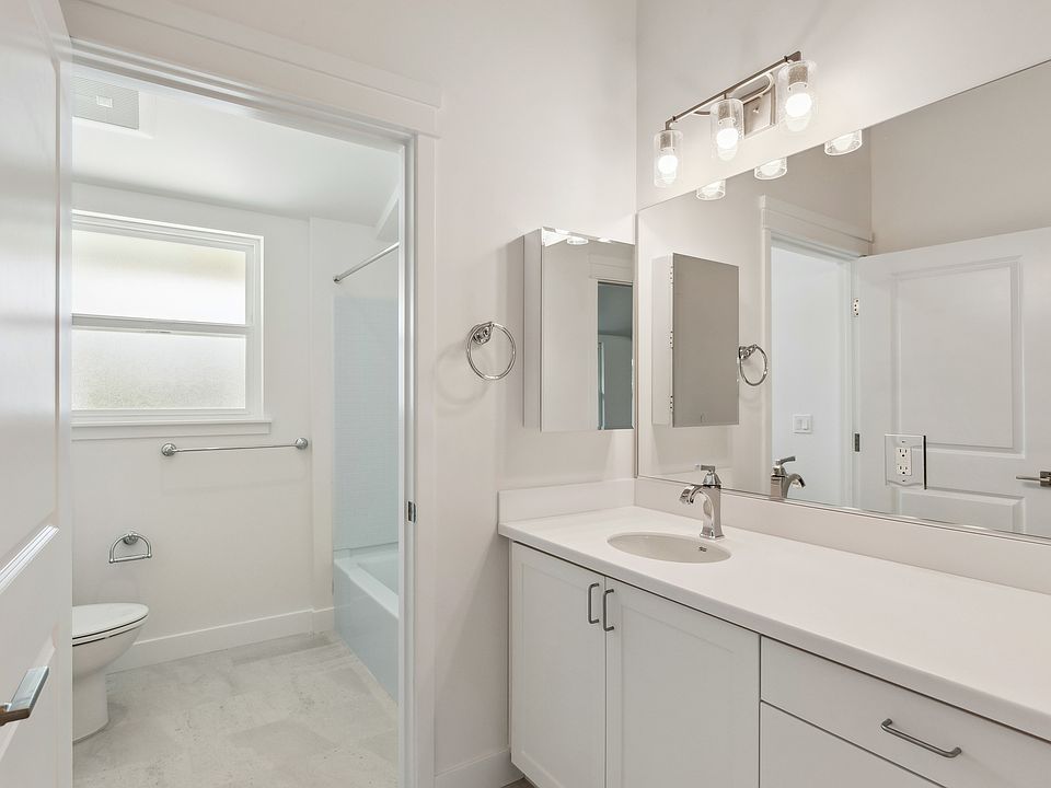 Main bathroom vanity