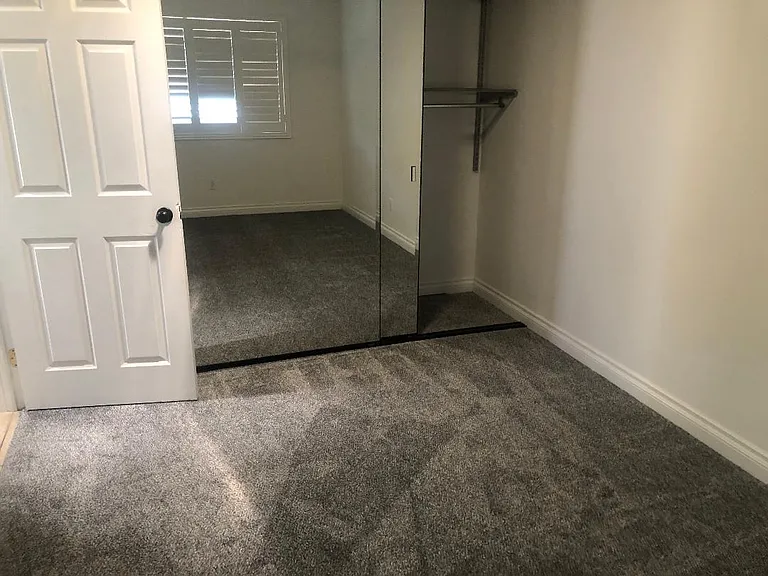 4555 Clairemont Dr — Photo 14