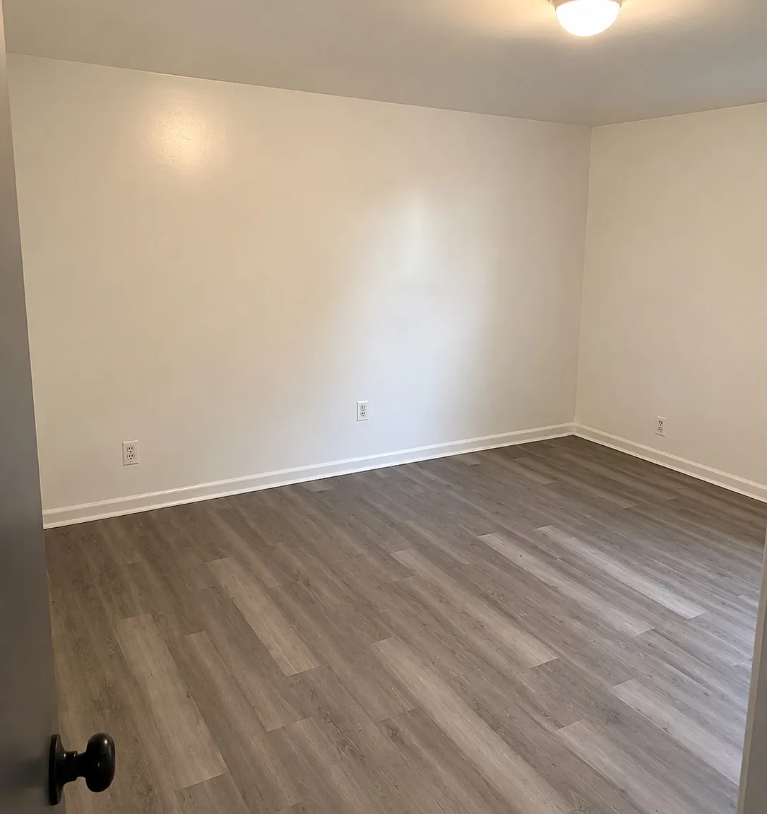 2 bed, 1000 sqft, $1,200 — Photo 3
