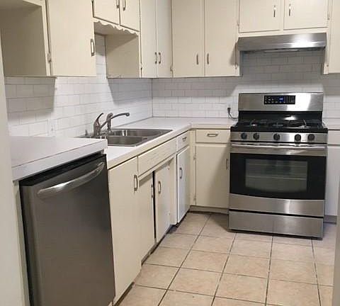 3rd image of 403 S 73rd East Ave