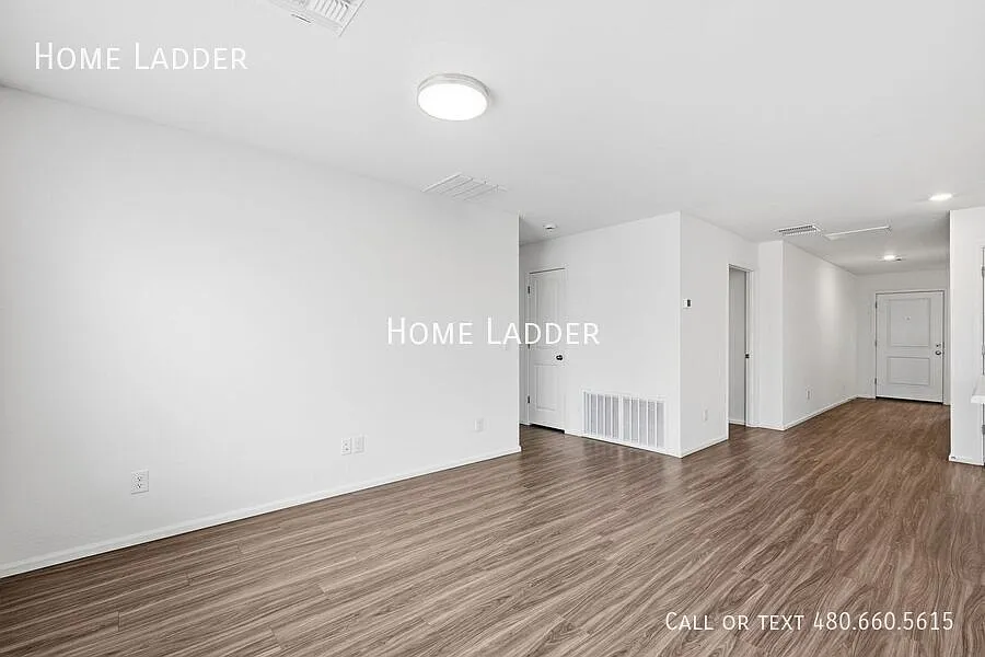 $500 Off Move In! Move-In Ready Newer Construction in Coolidge — Photo 4