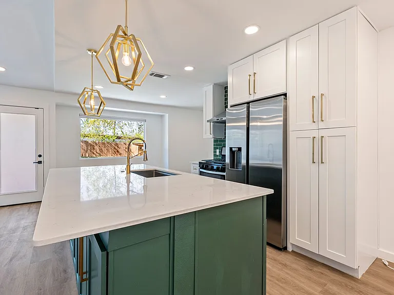 5200 King Charles Dr — Photo 7