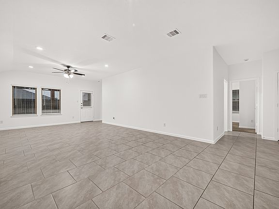 5th image of 19910 Roycroft Ln