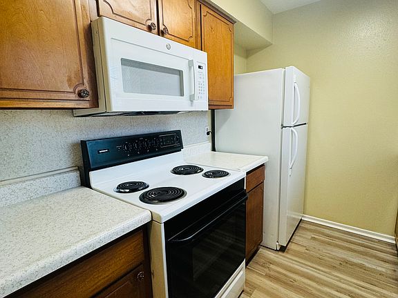 5th image of 2901 Helena Ave APT 403