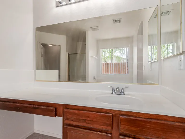 608 W Rattlesnake Pl — Photo 9