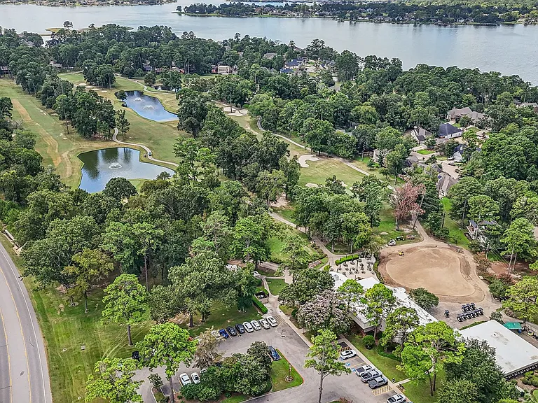 ROOKWOOD GOLF APARTMENTS — Photo 8