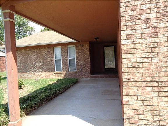 3rd image of 2512 E Fort Worth St
