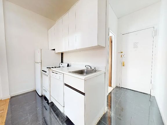 5th image of 349 E 82nd St APT 5R