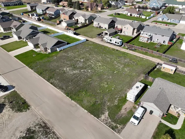 104 6th St SW, Tioga, ND 58852