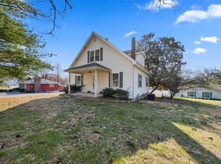 2438 Creve Coeur Mill Rd, Maryland Heights, MO 63043