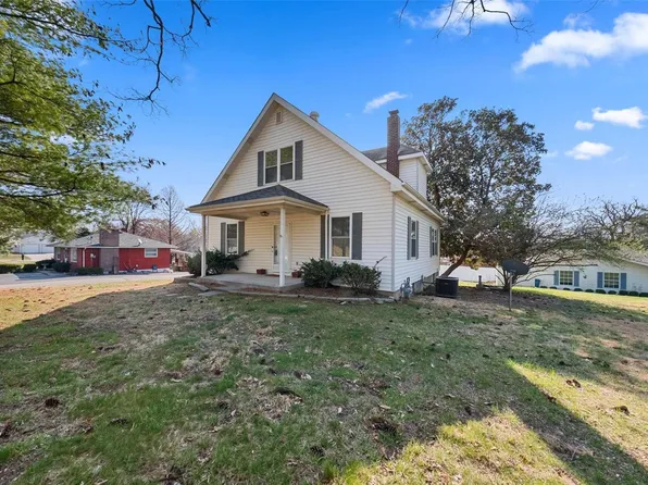 2438 Creve Coeur Mill Rd, Maryland Heights, MO 63043