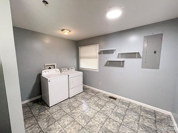 5th image of 211 Meadow Dr