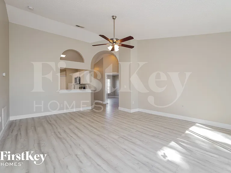 429 Hanging Moss Rd — Photo 4