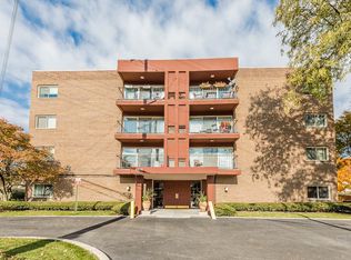 4838 Howard St APT 206, Skokie, IL