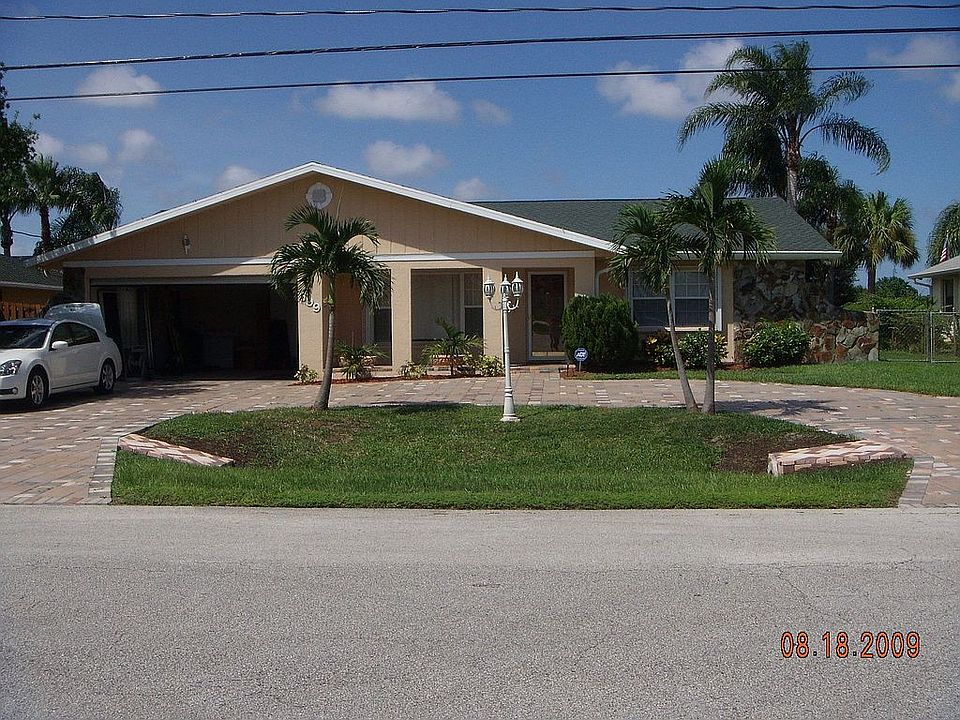 1st image of 699 SE Whitmore Dr