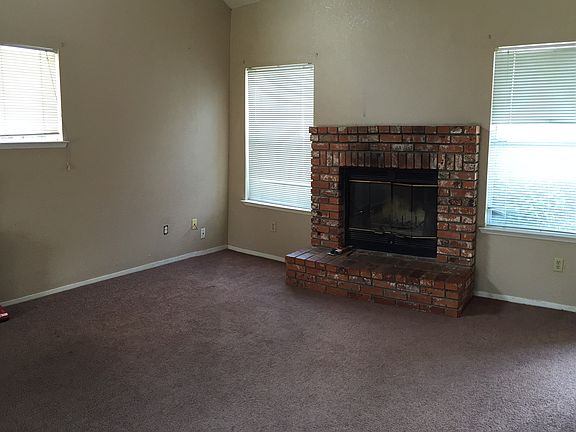 5th image of 2418 W Packwood Dr