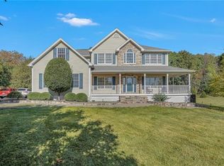 102 Denniston Dr, New Windsor, NY 12553